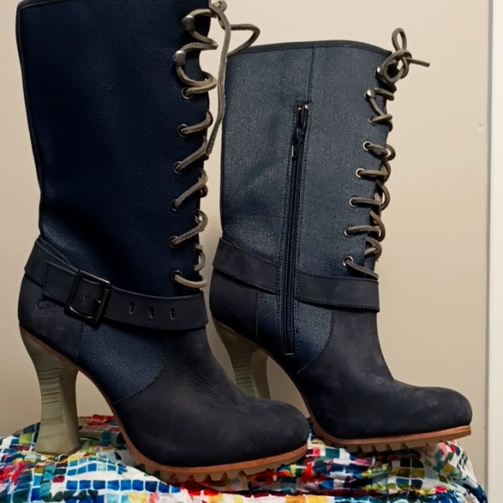 Women's Caterpillar blue, heel boots.